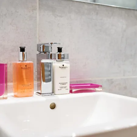 Finest Retreats - The Penthouse At 611 Westgate يورك