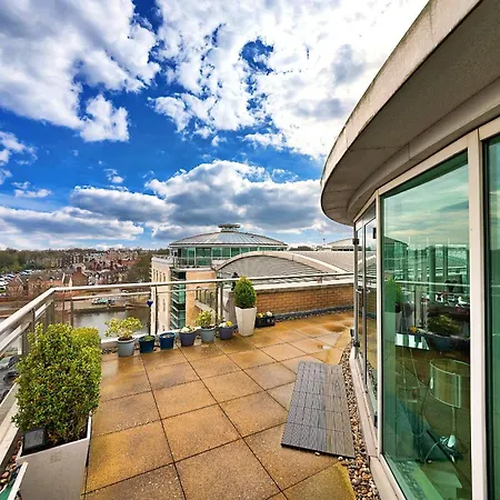 Finest Retreats - The Penthouse At 611 Westgate