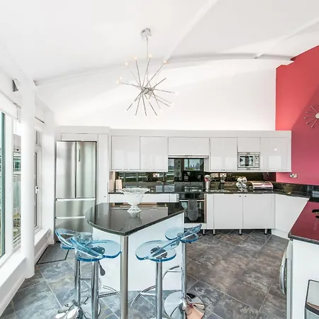 Finest Retreats - The Penthouse At 611 Westgate *